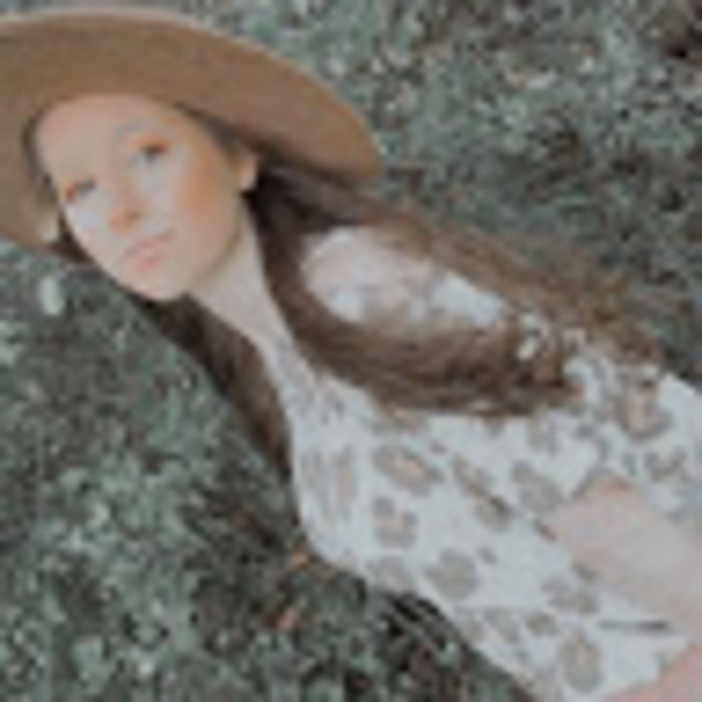 Meet your Posher, Caitlin